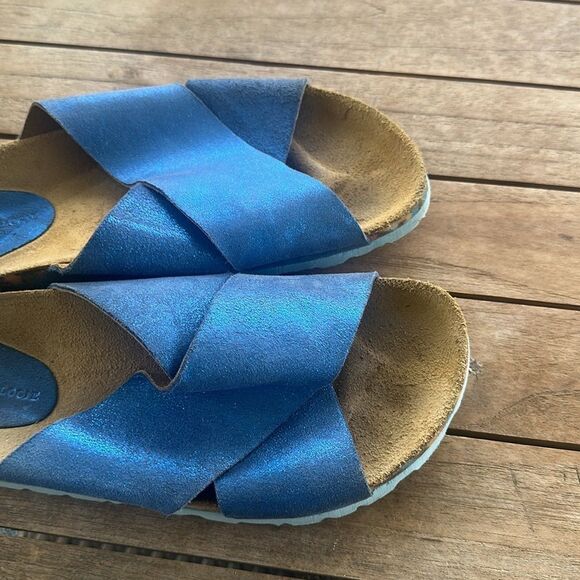 Anthropologie Criss-Cross Metallic
Slide Sandals 38=7 - Picture 3 of 7